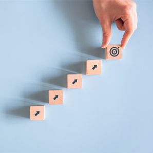 mano sosteniendo un objetivo